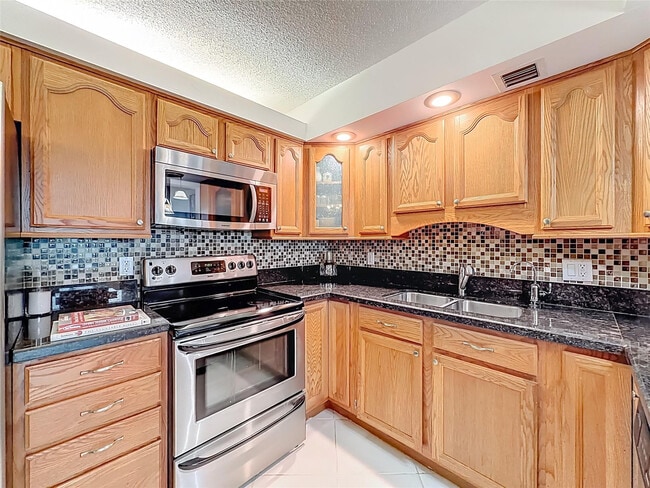Building Photo - 1101 River Reach Dr