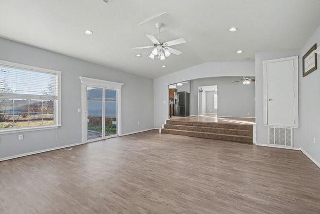 Building Photo - 3-Bed Home with Fireplace, Fenced Yard & Flexible Living Space