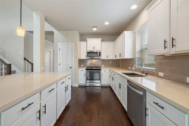 Building Photo - 14920 Cabrillo Way