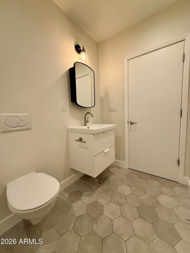 Building Photo - 21 E 6th St