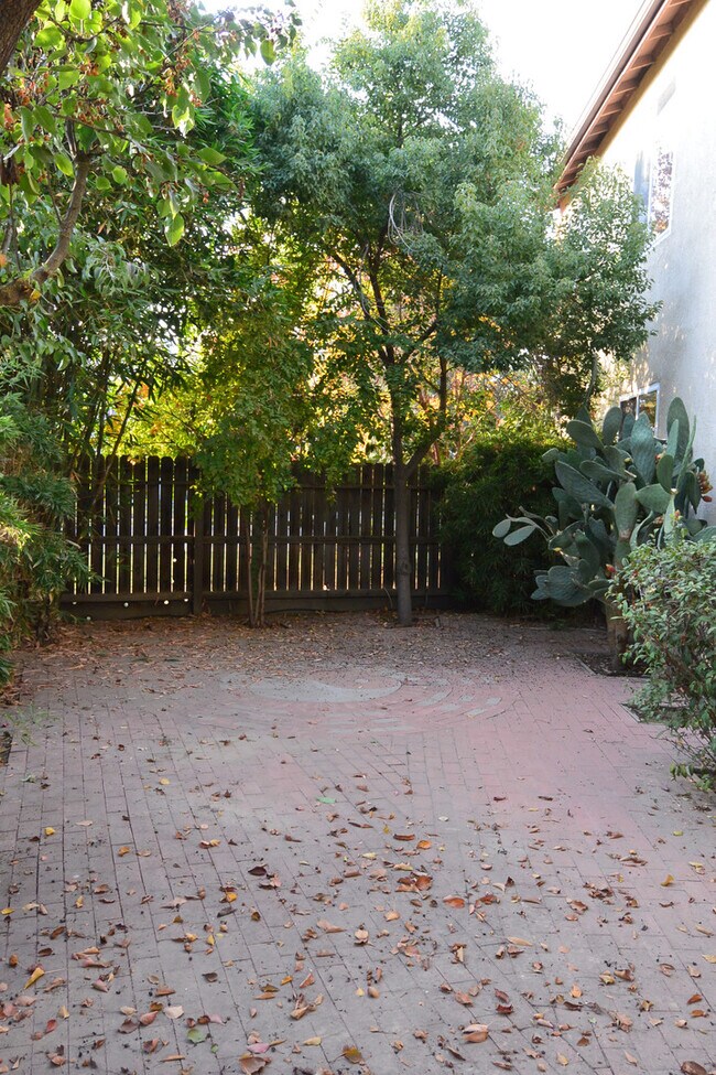 Building Photo - 2222 N Quincy Ct