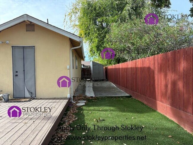 Building Photo - 1920 Encima Dr