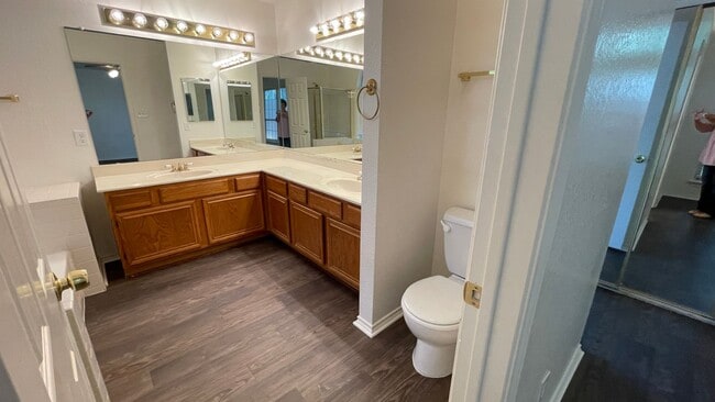 Building Photo - Nice Single Story in Waterford Oaks-Cedar Hill