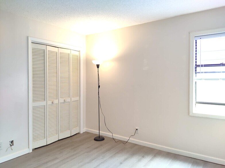 Building Photo - 801 Burcale Rd