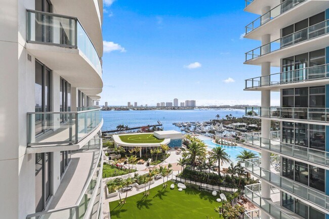 Building Photo - 220 Lake Shore Dr