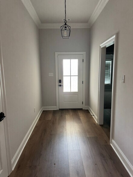 Building Photo - 110 Nandina Dr