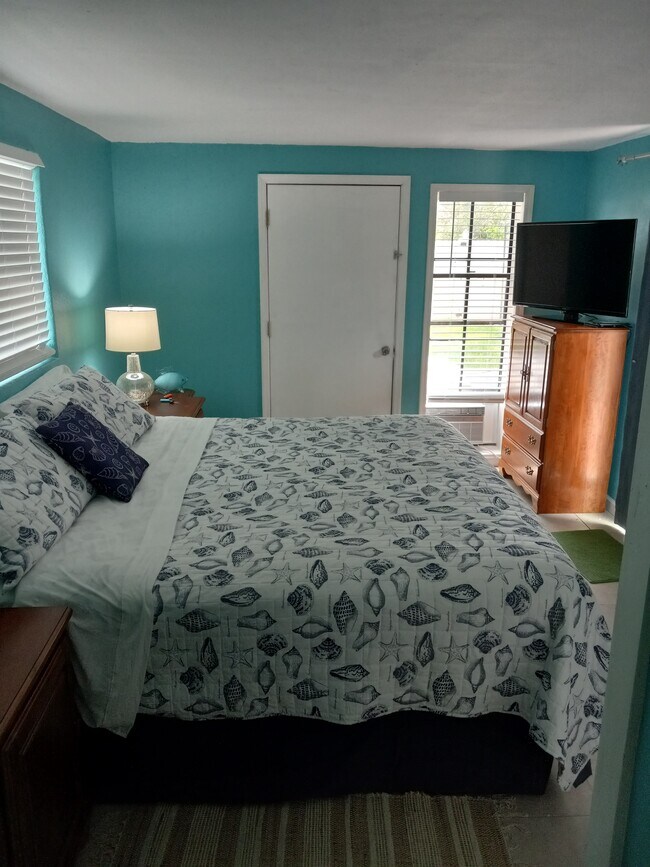 Building Photo - 4220 37th Ave N