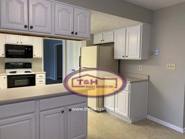 Building Photo - Spacious Home in Perry Township!