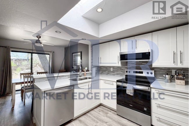 Building Photo - 2Bed/2Bath Furnished Home in Tucson! $199 ...