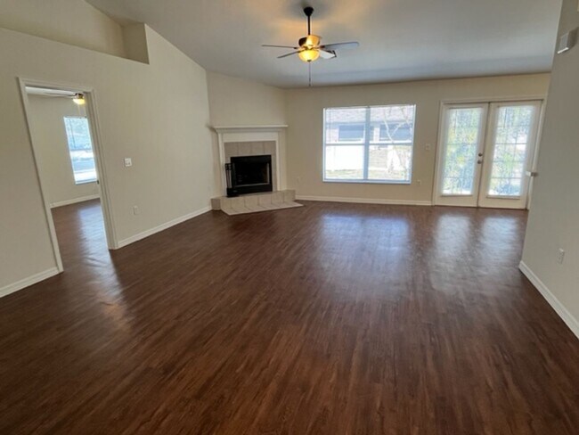 Building Photo - 1530 SW 19th Ave