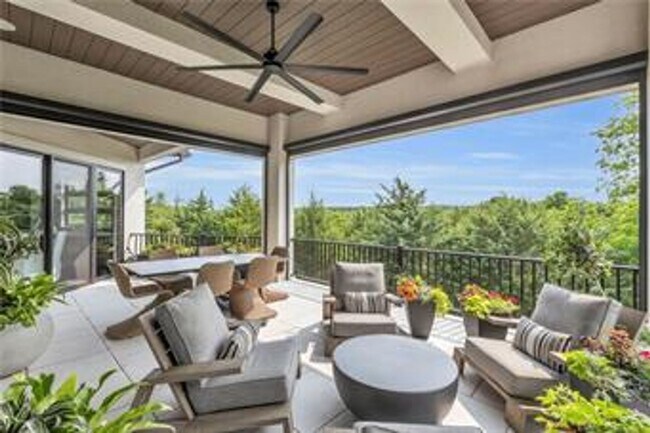 Building Photo - {5842} Luxury Rental in Forrest Ridge Esta...
