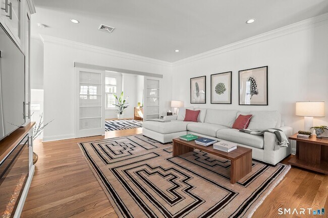 Building Photo - 35 Moorland Dr