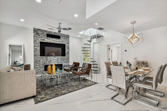 Building Photo - 110 28th Ave N