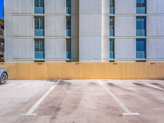 Building Photo - 2140 Kuhio Avenue-SI ID1327716P