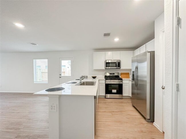 Building Photo - 1480 Las Cuevas Dr