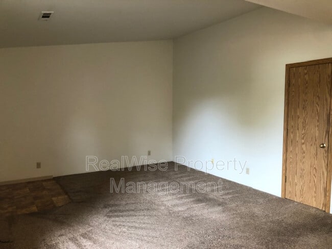 Building Photo - 475 Scenic Dr