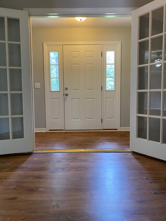 Building Photo - 114 Greenbriar Trail