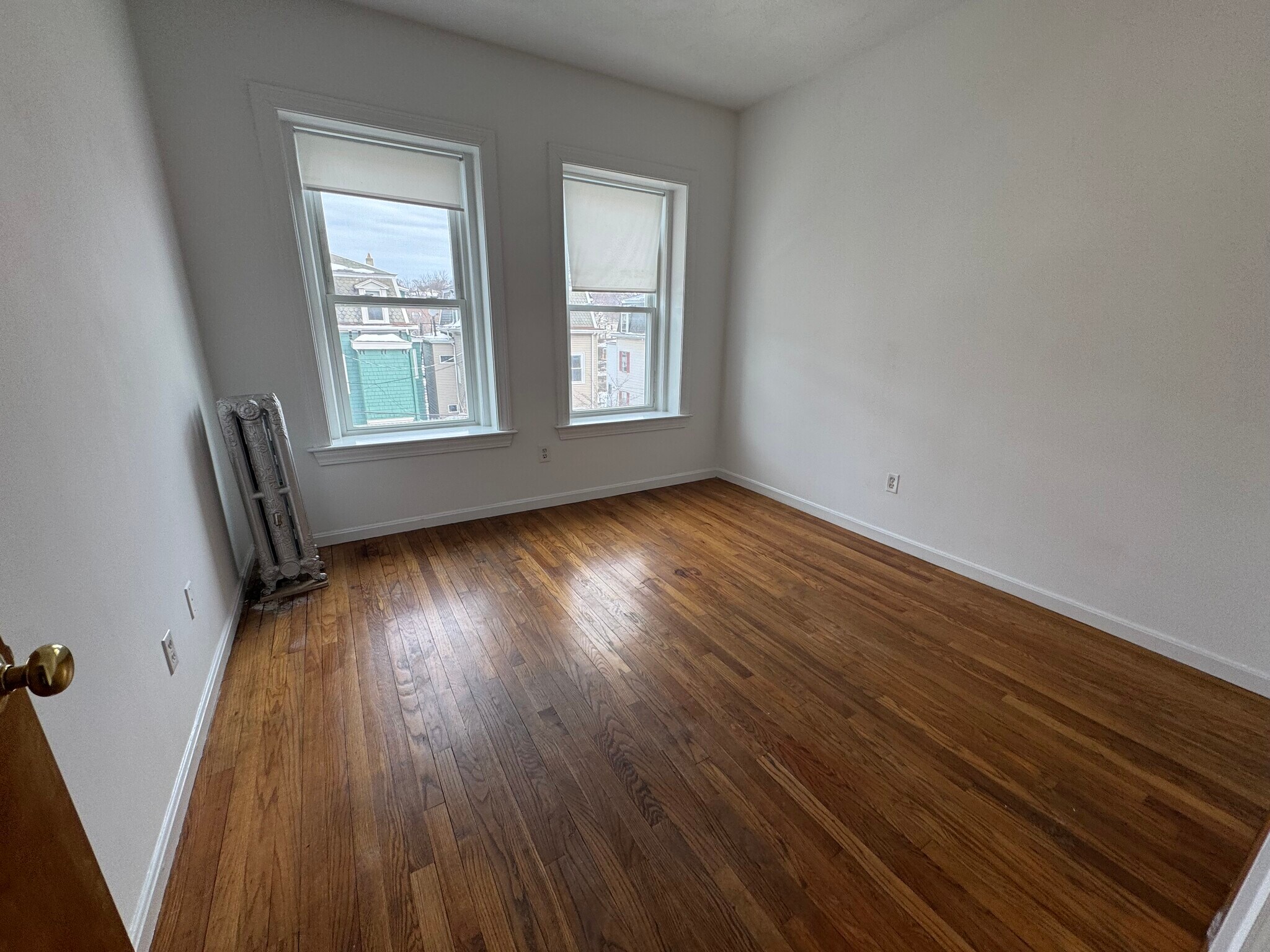 Building Photo - 146 Oxford St