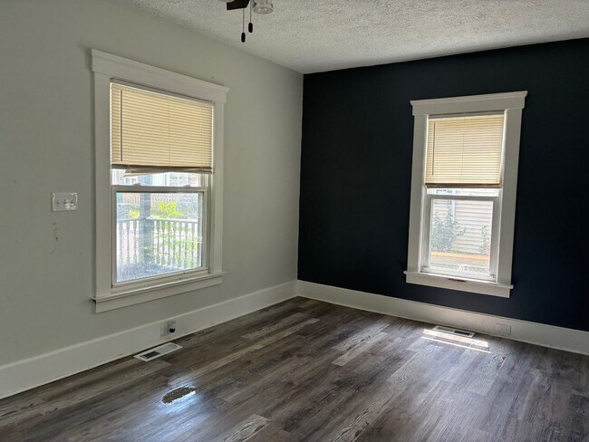 Building Photo - 118 Floral Ct