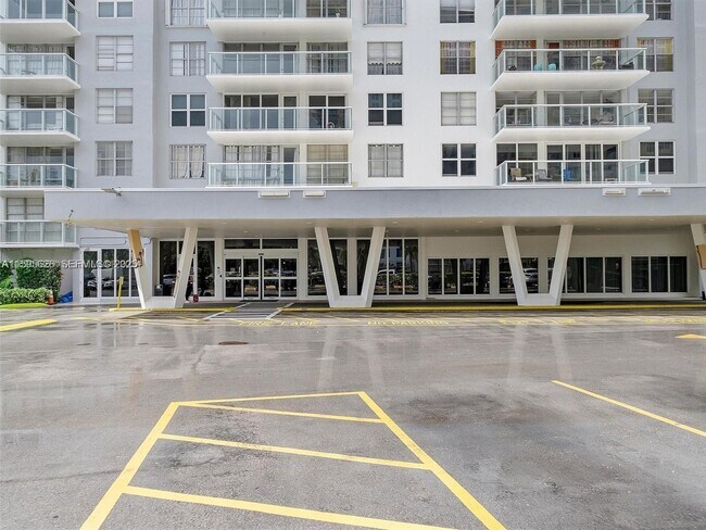 Building Photo - 230 174th St