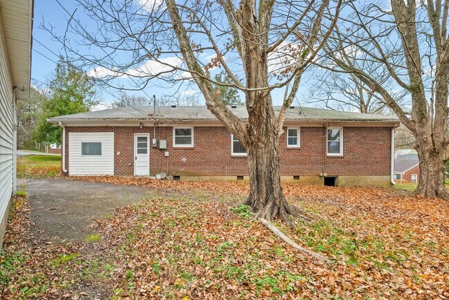 Building Photo - 3 Bedroom Pet Friendly Home For Rent!