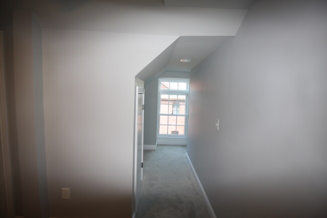 Building Photo - 48 Aston Row Ln