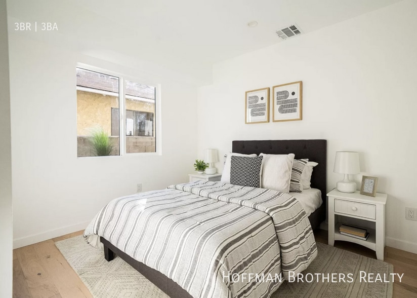 Building Photo - 2681 1/2 Roseview Ave-