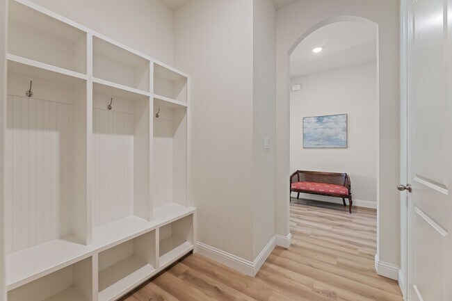 Building Photo - 233 Observation Dr W