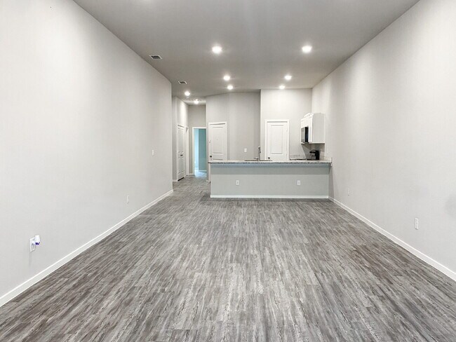 Building Photo - Luxurious Duplex in Frenship ISD!