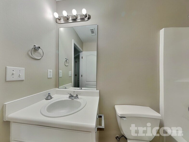 Building Photo - 7632 McGillicuty Dr