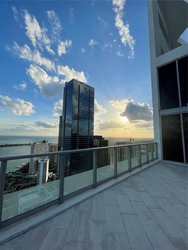 Building Photo - 1300 Brickell Bay Dr