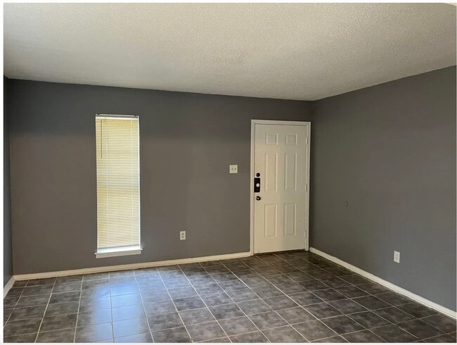 Building Photo - 3273 Ridgemont Ave