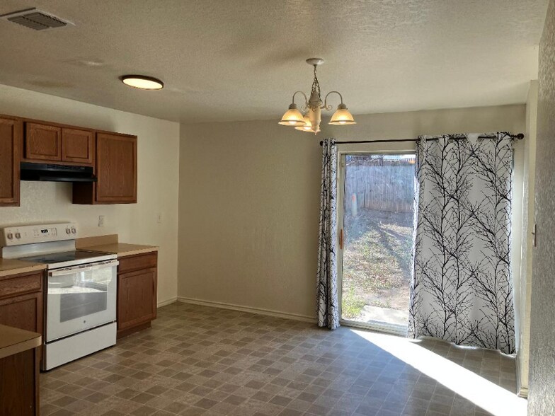 Building Photo - 9910 Amber Ledge