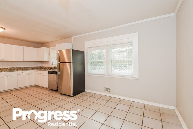 Building Photo - 643 Milford Dr SW