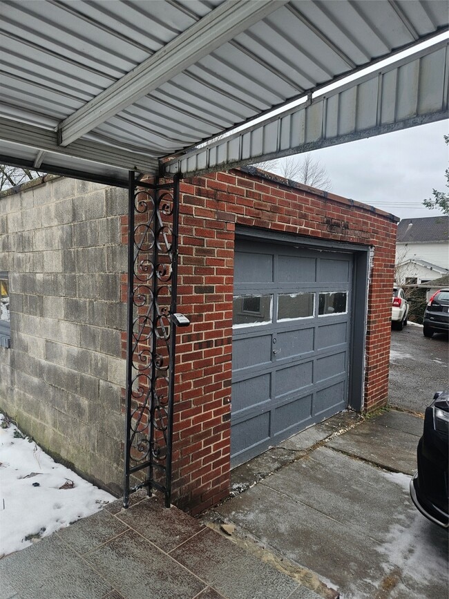 Building Photo - 106 Hayes Ave