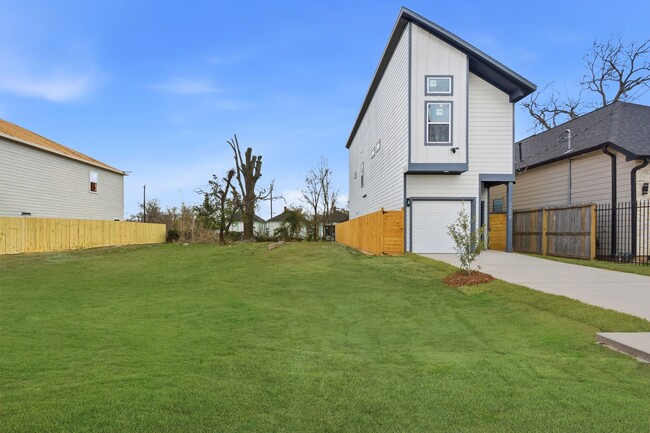 Building Photo - 3320 Francis St