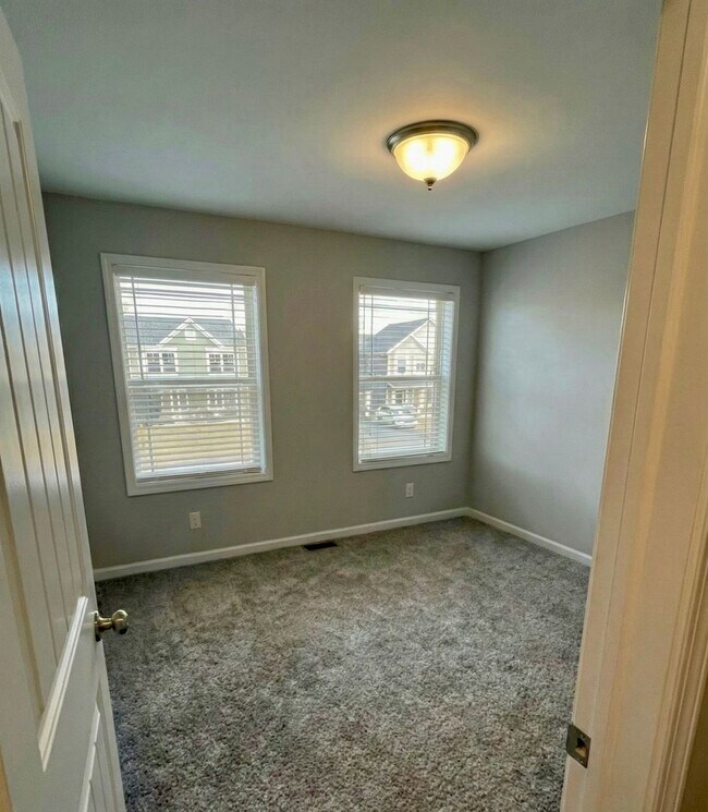 Building Photo - 206 Woodridge Dr
