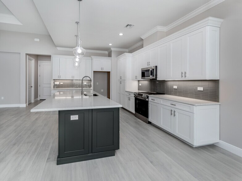 Building Photo - 1760 Lugano Cir