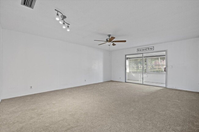 Building Photo - 102 Amherst Ln