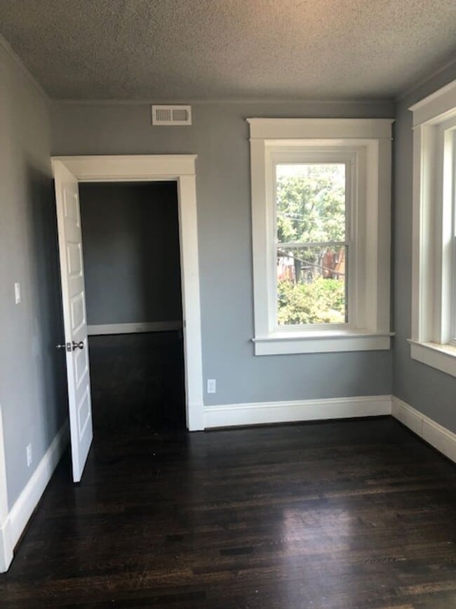 Building Photo - OMO3511-LM