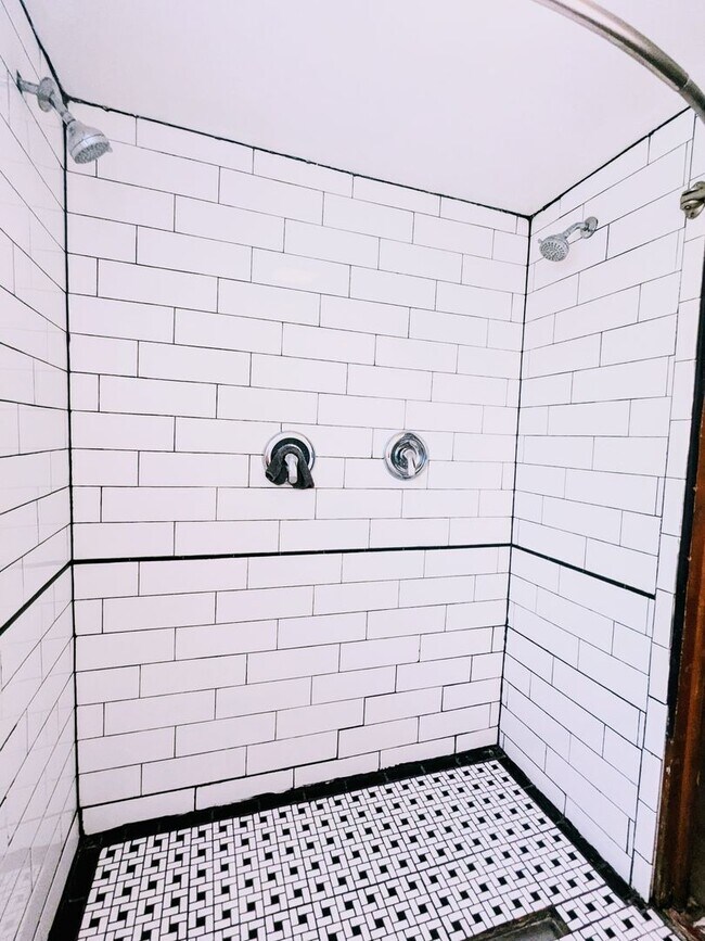 Building Photo - 3 bd, 1.5 ba house, N  Central location, f...