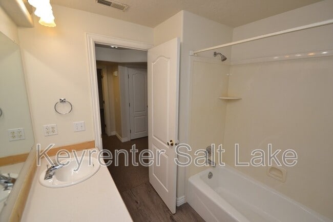 Building Photo - 584 W 760 N