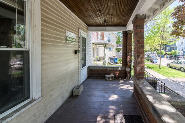 Building Photo - 812 Sybil St