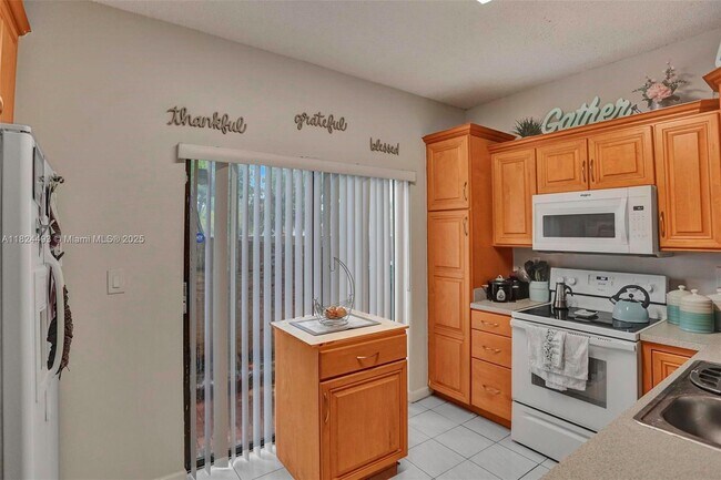 Building Photo - 10540 SW 154th Ct