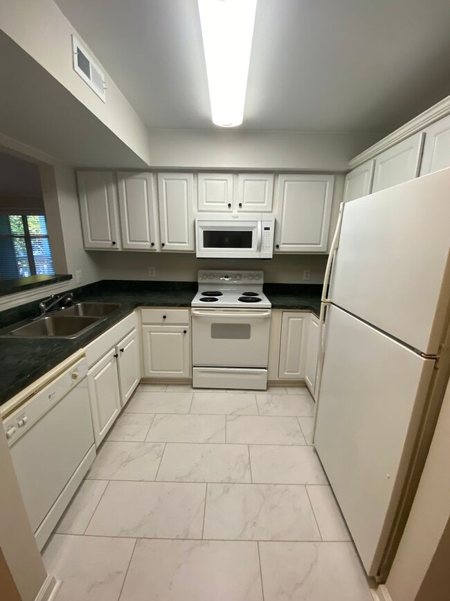 Building Photo - Updated Flooring and Bathroom! ~ 2 bedroom...