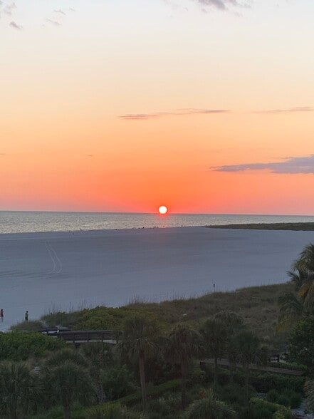 Primary Photo - 100 N Collier Blvd