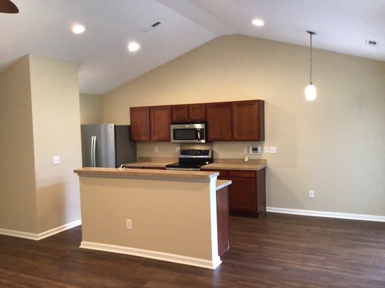 Building Photo - 5069 Carrington Ct