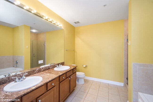 Building Photo - 233 E 13th St