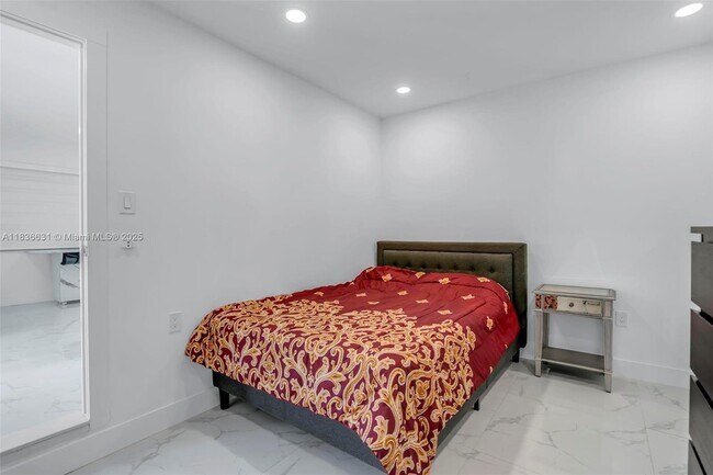 Building Photo - 15569 SW 138th Pl