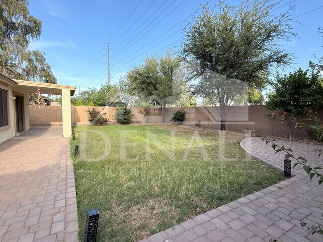 Building Photo - 1845 E Aloe Pl